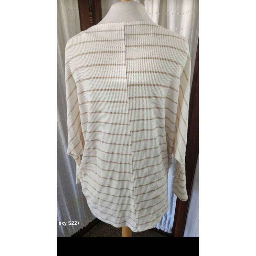 F08 Jolie bat wing style top